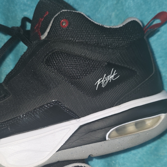 Nike Black and White Sneakers - Picture 12 of 16